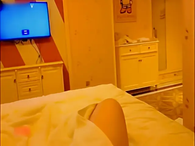 这个是会所刚毕业没多久的漂亮短裙美女,进房间先操一次享受完按摩后再狠狠爆插的视频封面