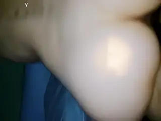 这个是做爱主动吃鸡巴女上位操B的视频封面