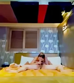 这个是周末去包房唱K嗨完歌直接和小姐去啪啪的视频封面