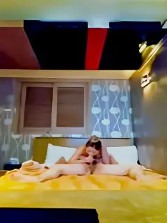 这个是周末去包房唱K嗨完歌直接和小姐去啪啪的视频封面