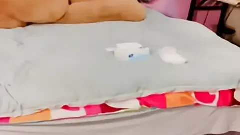 这个是周末和男友激情操b，学生制服，69姿势互舔，扶着细腰后入爆操，娇滴滴呻吟更是诱人的视频封面