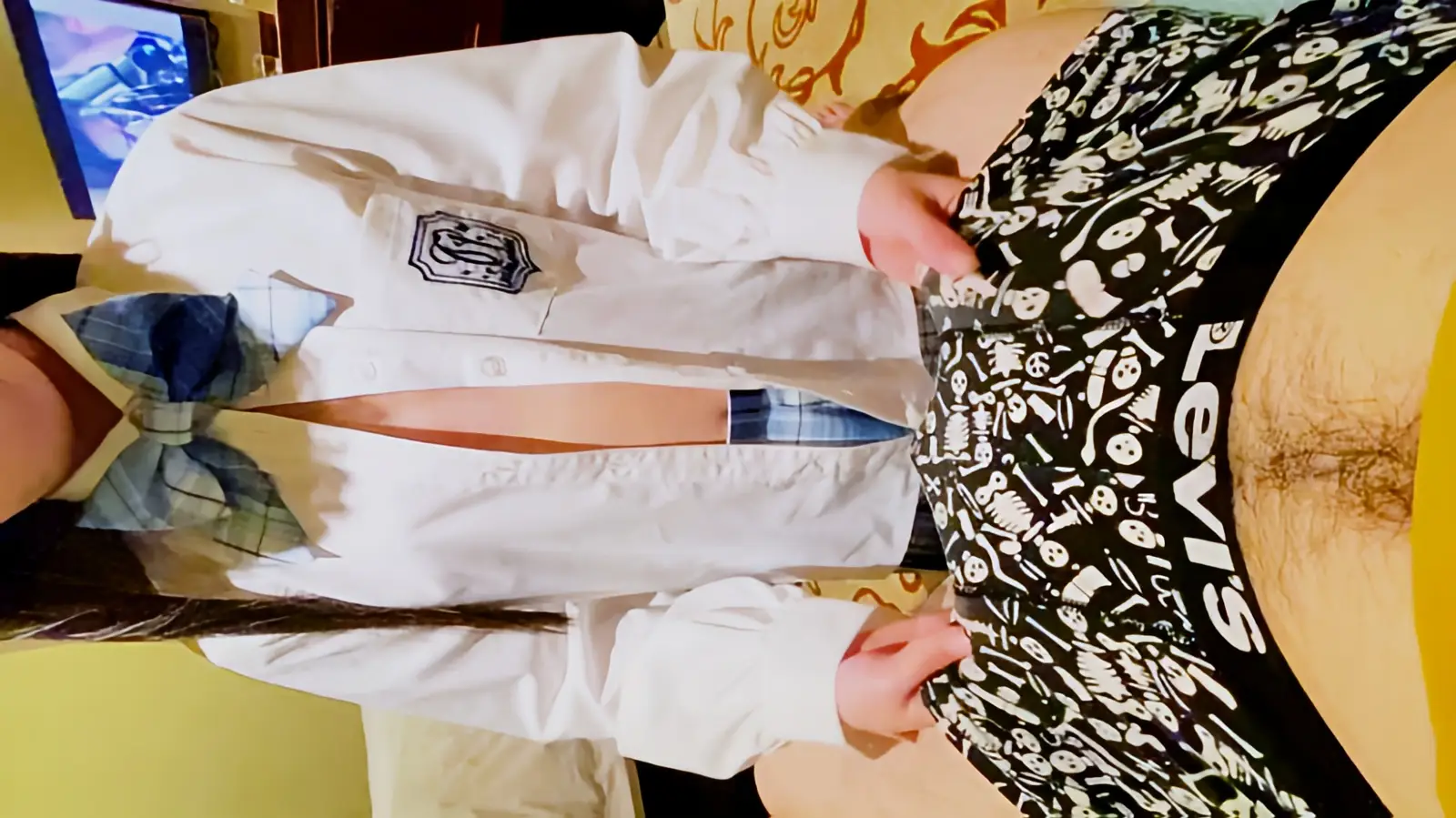 这个是小萝莉用乳头摩擦大肉棒的视频封面