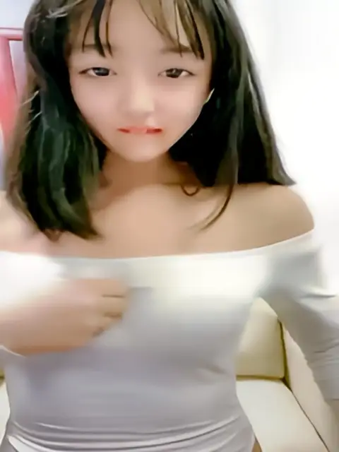 这个是小酒窝00后清纯学生妹，新买的黑色渔网袜，撩下内衣露白嫩奶子，揉搓小b娇喘呻吟，表情夸张很爽的样子的视频封面