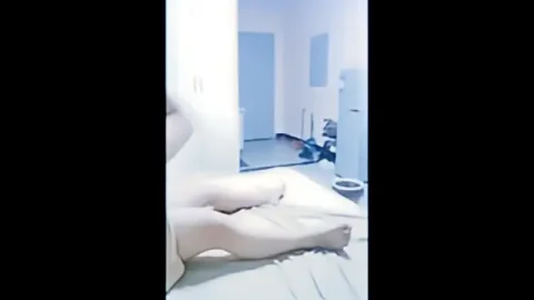 这个是巨乳蝴蝶逼妹子自慰到高潮以后小哥哥也加入战斗的视频封面