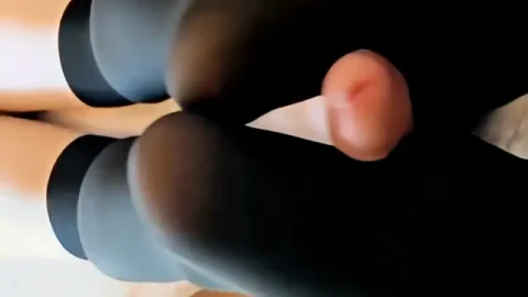 这个是开始脱个裤子都害羞 害羞有什么用最后还是操上她了的视频封面