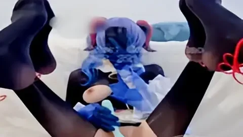 这个是最新玲珑娇躯网红美少女 仙仙桃 开档黑丝Cos甘雨 阳具速插娇嫩粉b 爆浆高潮喷到镜子上了的视频封面