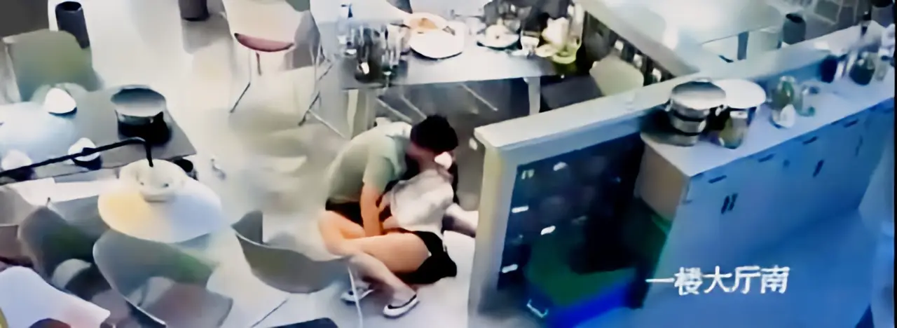 这个是服务小妹被客人当场扣扣的视频封面