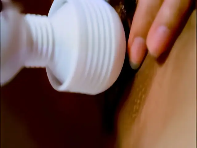 这个是极品单身女神寂寞难耐闺房看动作片自慰高潮喷水来个爷们满足她插嘴插逼足交诱惑上部的视频封面