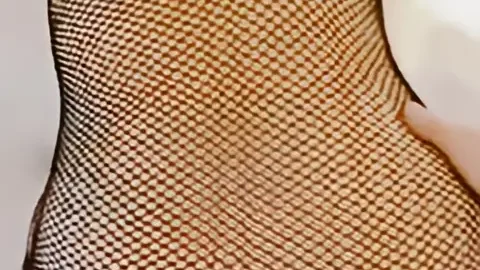 这个是极品白虎巨乳美女〖草莓熊〗深夜回馈粉丝约炮 黑丝网状情趣套装的视频封面