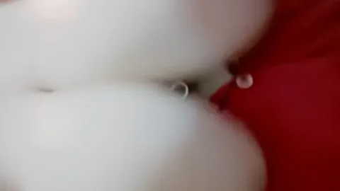 这个是椰子那么大的奶子见过没，丰满巨乳网红型口罩妹，掏出奶子揉捏晃动，乳晕也超大，掰b特写肥b道具震动的视频封面