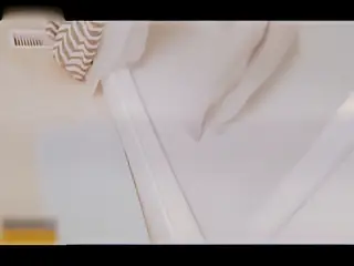 这个是浴室抓到清纯室友自拍手淫上去按住一顿爆操字幕的视频封面