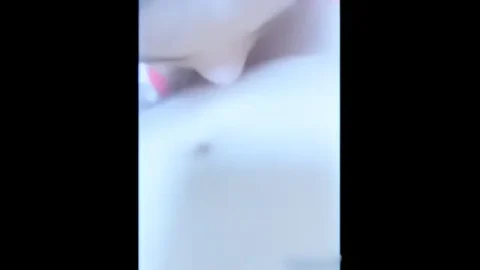 这个是真实娃娃脸馒头逼小少妇在宾馆偷情的视频封面