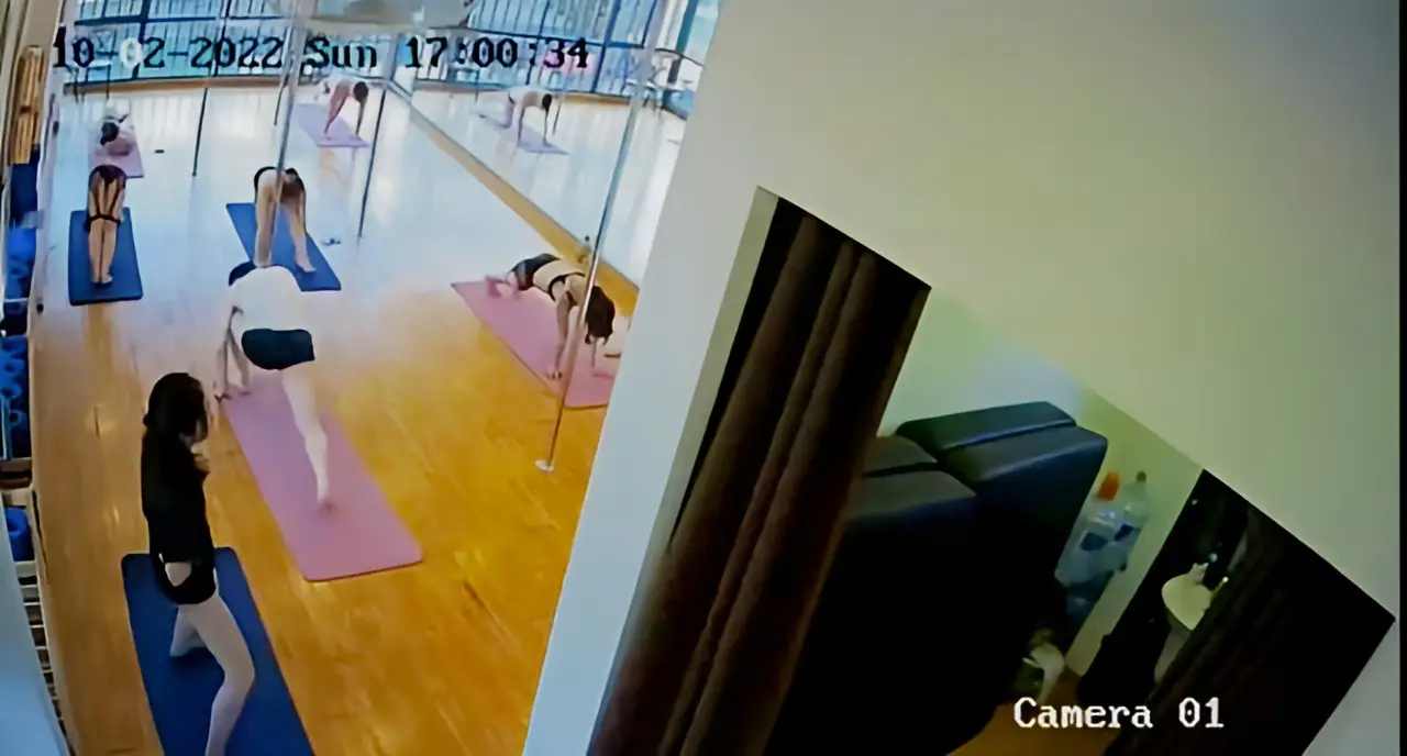 这个是破解当地的瑜伽店的监控视频的视频封面