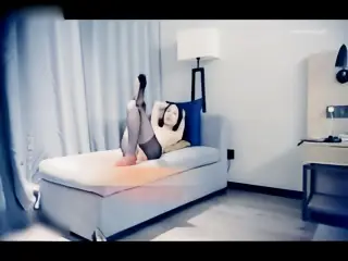 这个是约两个留一个选中青春女神丝袜情趣美乳C罩杯的视频封面