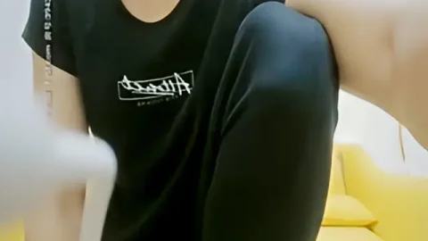 这个是约了个长相甜美黑衣萝莉萌妹子啪啪，张开双腿摸b调情翘屁股掰b后入猛操的视频封面