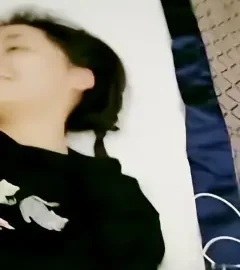 这个是约在校大三美女啪啪打炮 正在写作业呢拉过来脱衣开操的视频封面