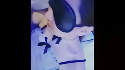 这个是绿帽老公带超棒身材饥渴娇气与单男疯狂3P蒙眼齐操看谁活儿好的视频封面