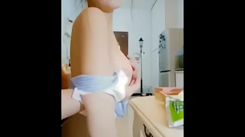 这个是良家夫妻 居家记录性爱生活被老公从后面抱着玩弄奶子玩得好兴奋骑乘插到底爽死！的视频封面