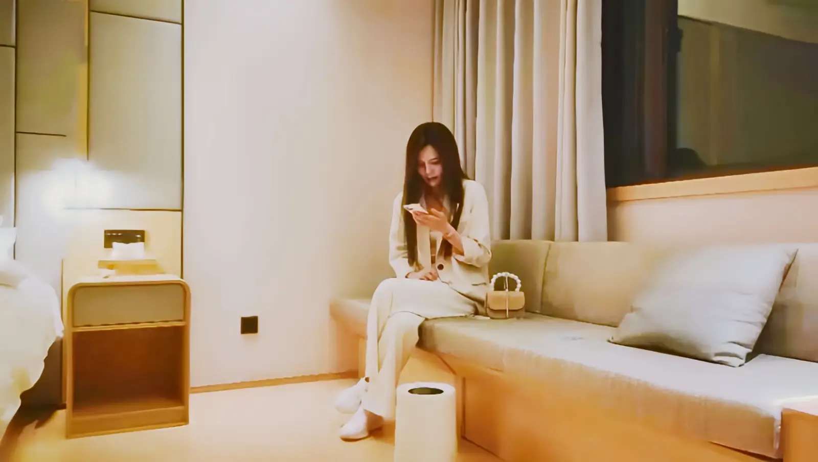 这个是草莓修车 - 约上昨晚预约西装1米7几妹子的视频封面