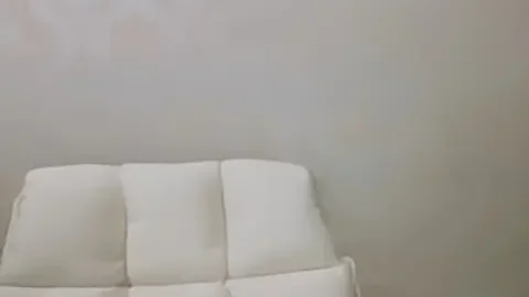 这个是新人圆脸极品尤物，说话嗲嗲的透明睡衣诱惑十足，牛奶湿身骚气无限的视频封面