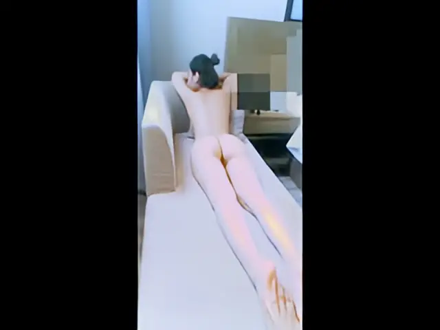 这个是重出江湖约啪零零后平模垫脚后入抽插的视频封面