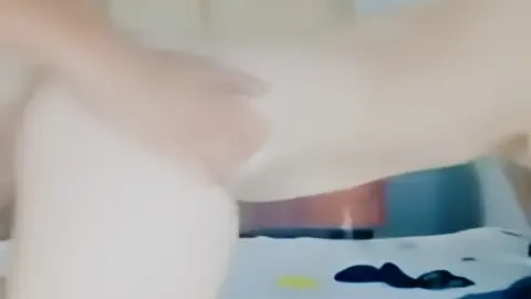 这个是长发骚货少妇 和炮友在家里啪啪大秀 女上位 后入操逼秀的视频封面