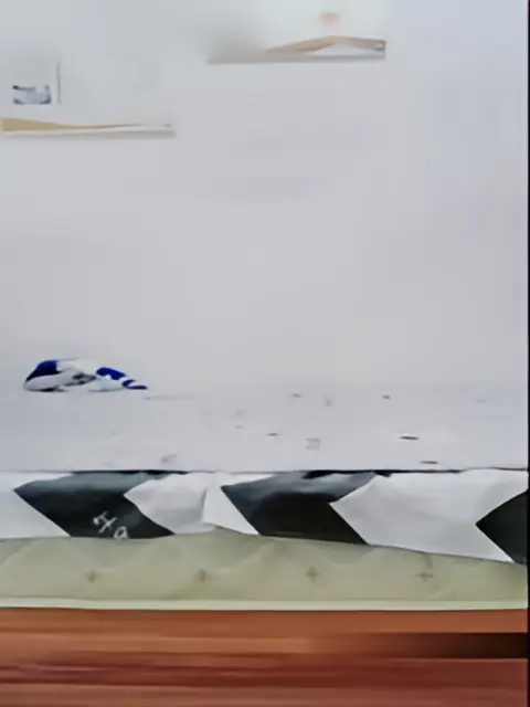 这个是长相清纯萌妹子双人口交秀 躺着舔完jj再站着按着头抽插非常诱人的视频封面