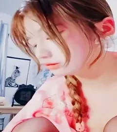 这个是颜值很高的清纯萝莉，黑丝情趣露脸马尾辫激情大秀，陪狼友撩骚互动听指挥，道具抽插骚b搞的骚b淫水泛滥的视频封面