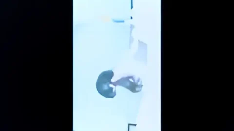 这个是马尾辫的无毛学生妹被大屌无情抽插的视频封面